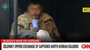 Unul dintre soldații nord-coreeni capturați recent de Ucraina a încercat mai întâi să se sinucidă, dar apoi a cerut să se uite la filme de dragoste sud-coreene, au declarat parașutiștii ucraineni care l-au capturat