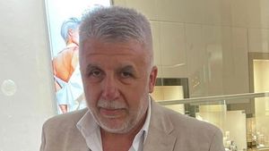 Urmărit internațional, prins de polițiștii din București / Era condamnat la doi ani de închisoare pentru furt / Fura din mall-uri