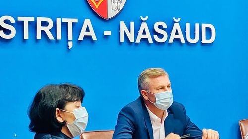 De ce și-a păstrat Bistrița școlile deschise, când infectările au trecut de 3 la mia de locuitori? Stelian Dolha, prefect aflat în izolare: A fost o doleanță din partea lor. Fiecare școală era acoperită de lege