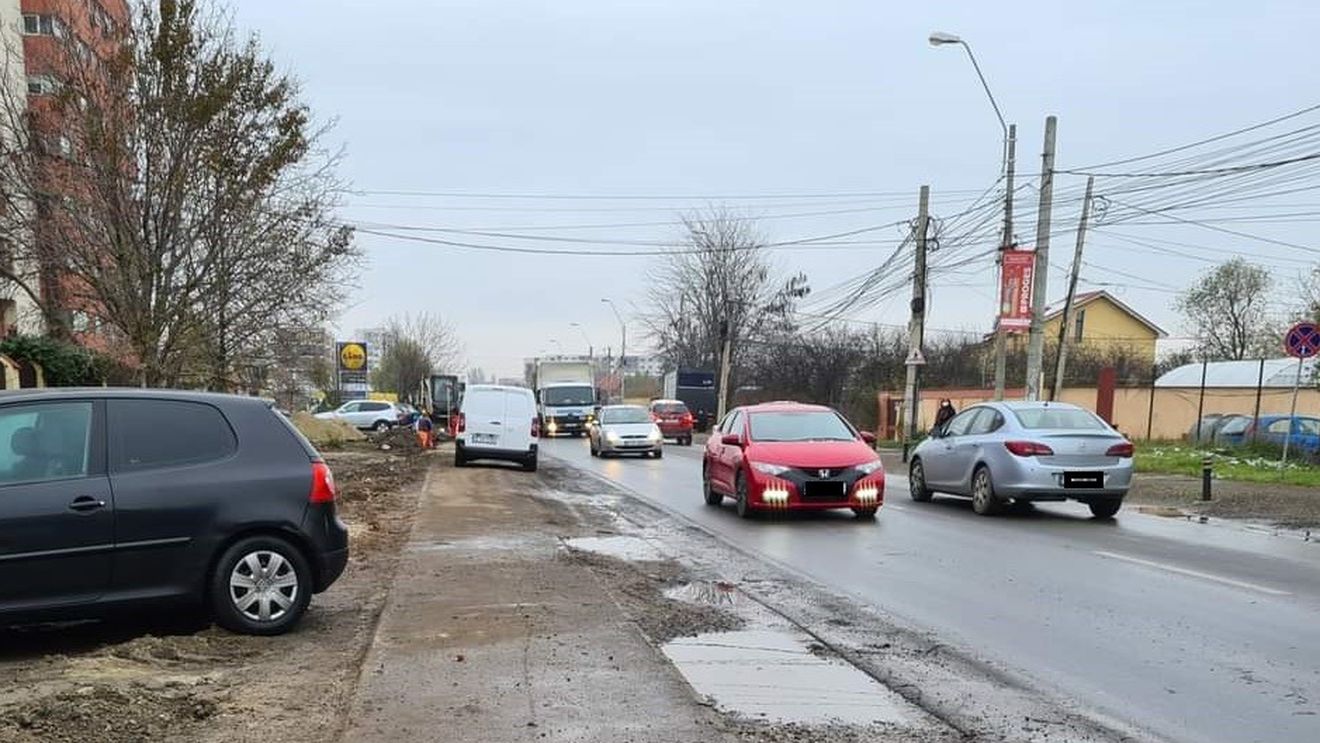 Cetățenii din Prelungirea Ghencea, sufocați din cauza lipsei infrastructurii, protestează din nou: ei cer lărgirea singurului drum de acces către centrul orașului