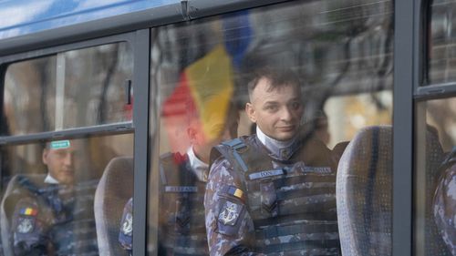 GALERIE FOTO Parada militară din culise / Cum s-au pregătit militarii care au participat la parada din Piața Arcului de Triumf