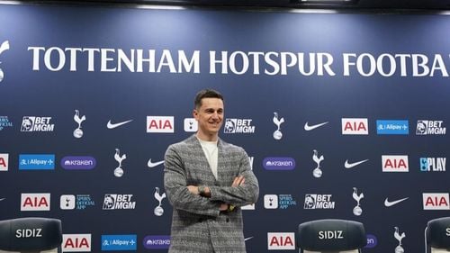 Reacția fostului fundaș al naționalei României, Florin Gardoș, după dezvăluirile despre celelalte două zboruri private ale lui Marcel Ciolacu: „Eu și Marcel Ciolacu avem ceva în comun, amândoi zburăm în concediu pe banii mei”