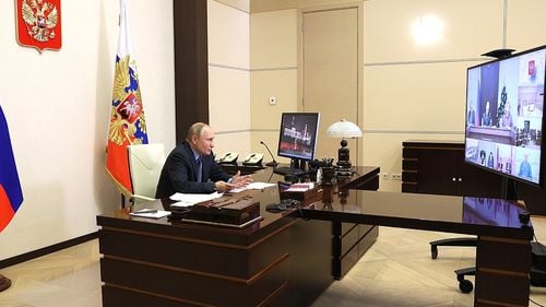 Evoluțiile din estul Ucrainei arată ca un genocid, a declarat Vladimir Putin pe fondul sporirii tensiunilor cu Occidentul