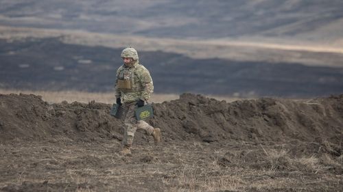 Premierul Ciucă: Nu există tabere de instrucție a soldaților ucraineni în România