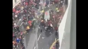 UPDATE Un bărbat a fost reţinut după ce a intrat cu maşina în mulţime la parada echipei Liverpool