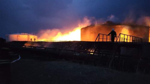 FOTO Ucrainenii spun că armata rusă a bombardat un alt depozit de petrol din regiunea Lugansk