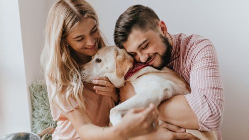 Știința din spatele motivului pentru care unii oameni iubesc animalele și alții nu. Totul stă în ADN