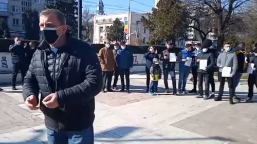 Protest al angajaților și antreprenorilor din Horeca la Bârlad după intrarea orașului în scenariul roșu