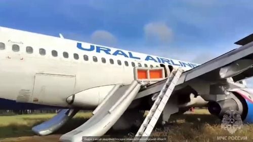 Un avion rusesc Airbus A320 a aterizat de urgență pe un câmp, în Siberia, în urma unui incident tehnic