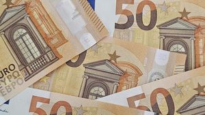 Milionarii din Justiție: Ce venituri din salarii au raportat anul trecut şefii magistraturii / O adjunctă de la Înalta Curte are bărci și casă în Grecia / Un secretar de stat din Ministerul Justiției are aproape 2 milioane de euro / Judecătorul CCR Geani Stan şi-a luat apartament în Marbella