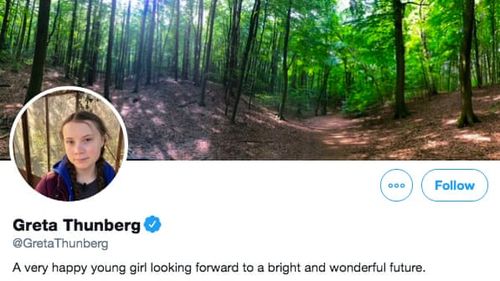 Greta Thunberg îl trolează pe Trump pe Twitter. Activista și-a schimbat descrierea în ”o tânără foarte fericită în așteptarea unui viitor strălucit și luminos”, după cum a ironizat-o Trump