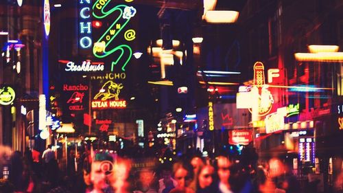 Mai mulţi reţinuţi sau arestaţi într-un caz de trafic de persoane şi spălare a banilor, în România și Olanda/ Fete recrutate prin metoda „Loverboy”, puse să se prostitueze / Victimele erau supravegheate şi terorizate fizic şi psihic