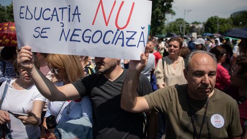 Sindicatele din Educație: Aproape 87% dintre grevişti continuă protestul/ Solicităm Guvernului reluarea urgentă a negocierilor în interesul sistemului de învăţământ