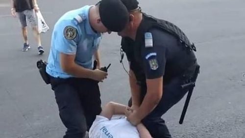 Protestatar brutalizat de jandarmi: ”Fac tot ce pot ca să nu mă trezesc în Rusia sau Turcia”