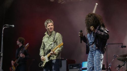 Fostul solist al trupei Oasis, Noel Gallagher, a fost amendat pentru că nu a spus cine îi conducea mașina când a depășit viteza legală/ El nu deține permis de conducere