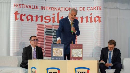 Președintele Academiei Române, Ioan Aurel Pop, a scris o carte împreună cu Adrian Năstase. Volumul a fost finanțat de Institutul Cultural Român