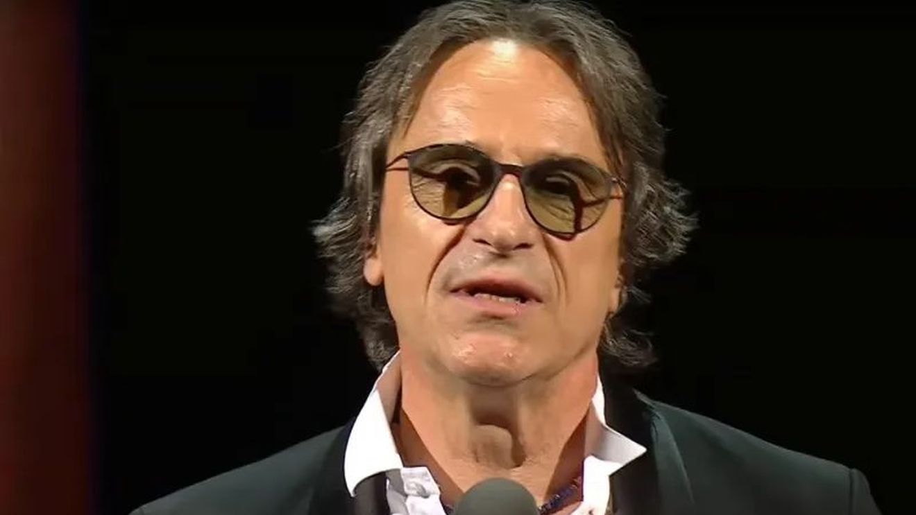 Actorul Claudiu Bleonţ îi cere iertare fiicei sale pentru momentul umilitor de la Premiile Gopo: "Nu a fost intenţia mea să o discreditez pe Eva, nu îmi doresc să îmi educ copilul prin mustrare publică"