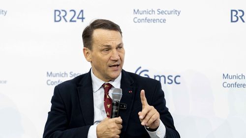 Tacticile de negociere ale SUA pentru Ucraina sunt „neortodoxe”, spune ministrul polonez Sikorski: „Trezesc unele speranțe, le dorim noroc”