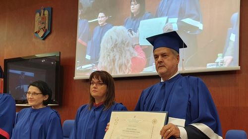 Ministrul Ecaterina Andronescu a condus comisia de laudatio care i-a acordat lui Adrian Năstase titlul de doctor honoris causa al Universității Aurel Vlaicu din Arad