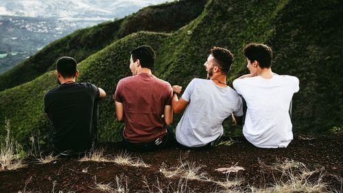 De ce majoritatea bărbaților nu au suficienți prieteni apropiați / Cercetările au arătat că prieteniile apropiate protejează sănătatea mintală și fizică