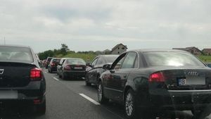 Aglomerație sâmbătă pe DN 7 Piteşti – Râmnicu Vâlcea - Sibiu, coloanele de mașini fiind formate pe ambele sensuri de mers, între Tălmaciu şi Lazaret
