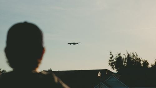 VIDEO Dronă cu inteligență artificială, care poate vâna și ucide oameni, construită „din joacă” în câteva ore de doi ingineri / Antreprenor: Nu ne putem apăra acum de o asemenea amenințare