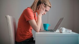 Aproape jumătate dintre adulții tineri din SUA sunt afectați de fenomenul numit „tulburare dismorfică financiară”, potrivit unui sondaj / Expert: Ștergeți cardurile salvate online și reduceți timpul petrecut pe Instagram