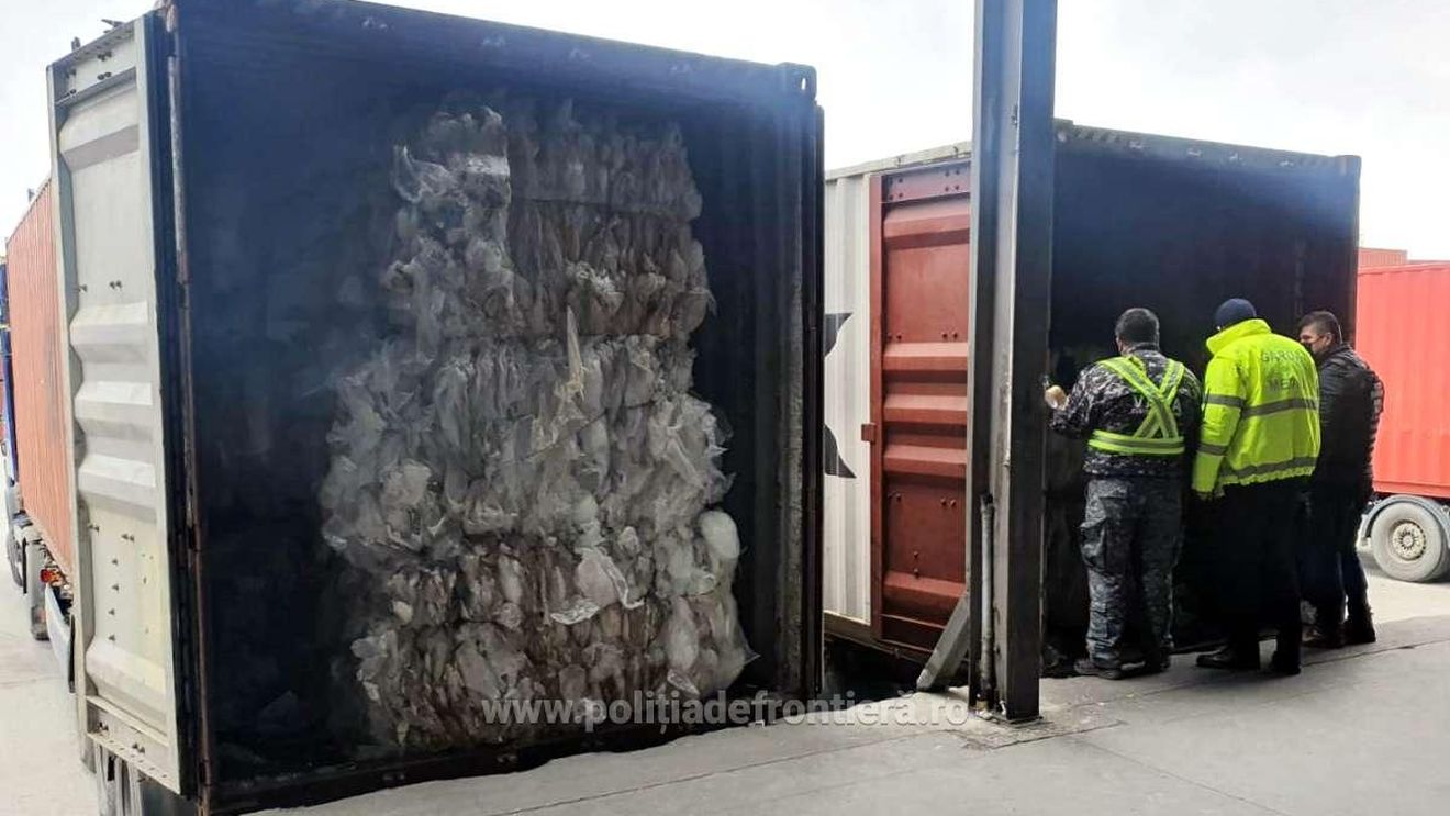 VIDEO Aproape 38 de tone de deşeuri plastice, descoperite în Portul Constanța / Deșeurile trebuiau să ajungă la o societatea comercială de pe teritoriul României