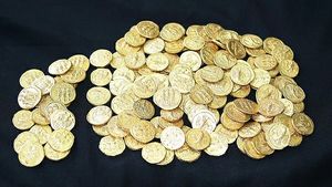 Braconierul de comori dacice Adi „Bocșeru” din Orăştie a fost condamnat definitiv la 4 ani de închisoare. Braconierul a fost condamnat în alt dosar şi la plata unui prejudiciu de peste 2,5 milioane de euro