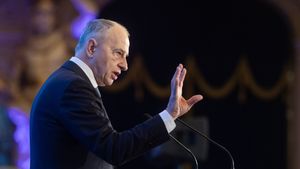 VIDEO Mircea Geoană, discurs despre valorile lui: ”Vine un val din Occident care încearcă să distrugă ceea ce înseamnă tradiția noastră, fundamentul nostru creștin, inclusiv valori atât de fundamentale precum cele de familie, de credință”