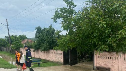 Zeci de persoane au fost evacuate, în urma inundațiilor puternice într-o localitate din județul Dolj