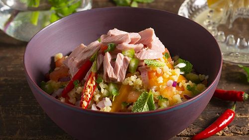 Turul Mediteranei în 7 farfurii: inspirație culinară din Grecia, Italia, Spania, Maroc, Turcia, Franța, Liban / Tonul, unul dintre principalele ingrediente