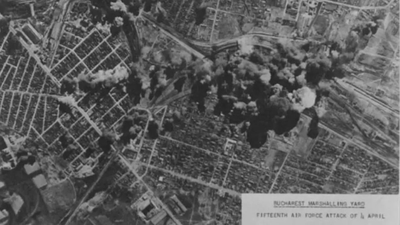 Bombardamentul aliat de la 4 aprilie 1944 împotriva Bucureștiului - moment cheie pentru scoaterea României din războiul purtat alături de Germania nazistă