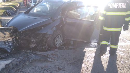 Circulație blocată în Vaslui după ce un autoturism a intrat într-un pod