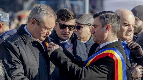 Surpriză în PNL: primarul de Iași Mihai Chirica și-a depus candidatura pentru Senat și Camera Deputaților. El susține că vrea să tragă în sus lista PNL, dar va rămâne primar / Suspiciuni că vrea să își tergiverseze dosarele penale după metoda Dan Voiculescu