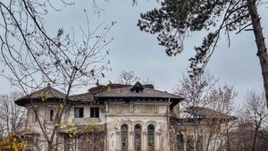 Clotilde Armand cere aviz Ministerului Culturii pentru exproprierea şi salvarea imobilului „Casa Miclescu”, din Bulevardul Kiseleff, acuzându-l pe ministrul Romașcanu că ține blocată procedura