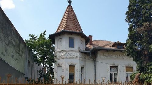 Bihor: O vilă care era locuită de foștii prim-secretari comuniști din Oradea va fi scoasă la licitație de Consiliul Județean la un preț de pornire de peste 850.000 de euro / Imobilul e amplasat în Parcul Brătianu