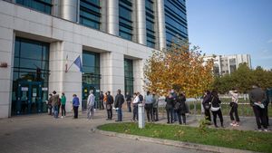 VIDEO  110.539 de persoane au fost vaccinate împotriva Covid-19 în ultimele 24 de ore / Bucureștenii au așteptate ore în șir la centrele de vaccinare