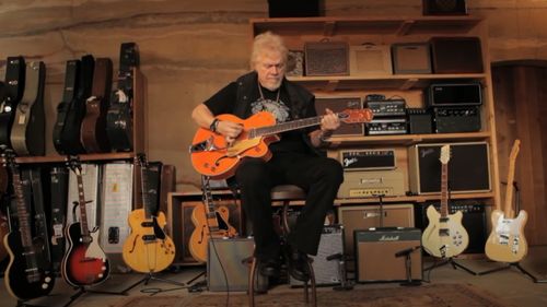 Rockerul canadian Randy Bachman și-a regăsit în Japonia chitara care îi fusese furată acum aproape o jumătate de secol