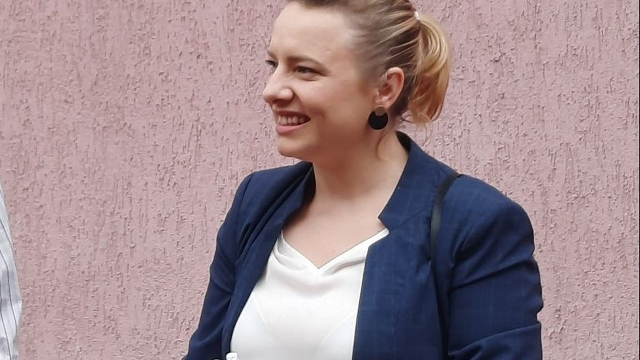 VIDEO Andreea Oprea, tânăra mamă din București care a convins autoritățile să construiască un loc de joacă pentru copii în cartierul ei. Spațiul poartă acum numele „Emma”, după fiica ei