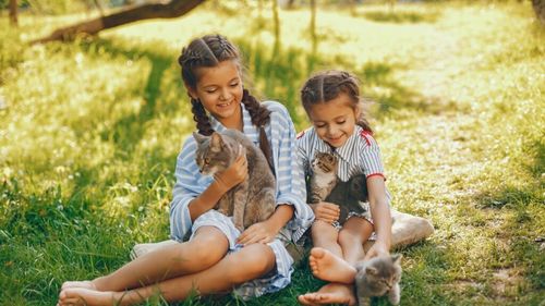 Animalele de companie și sănătatea mintală a copiilor. Cum ajută câinii și pisicile dezvoltarea