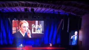 VIDEO Lia Savonea a ajuns subiect pentru scenetele Divertis: ”Dacă ai o condamnare și-ți dorești o anulare, știi care e șmecheria: scapi doar dacă sună Lia”