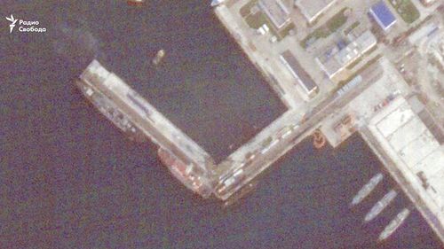 Imagini din satelit ale golfului Novorossiisk arată pagubele produse la dana de acostare a submarinului rusesc pe care Ucraina susține că l-a deteriorat grav
