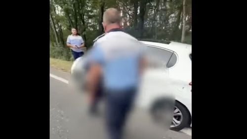 VIDEO Mașină furată de față cu proprietara, în parcarea de la Mall Băneasa / Autoturismul a fost oprit de polițiști în Ciolpani