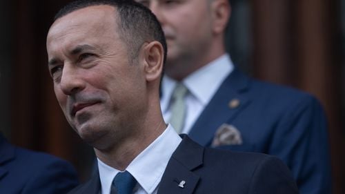 Iulian Dumitrescu, vizat de un dosar DNA, a demisionat din fruntea organizaţiei PNL Prahova (surse)