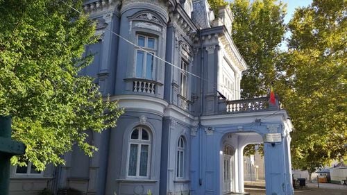 Memoriu al părinților de la „Colegiul Național Dinu Lipatti” din Sectorul 4, către Ligia Deca, după ce elevii trebuie să facă naveta între două sedii aflate la 7 km distanță