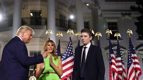 Barron Trump susține că tatăl său i-ar fi cerut demisia președintele Rezervei Federale, acuzat că ar fi renovat ”un palat” de 2,5 miliarde de dolari