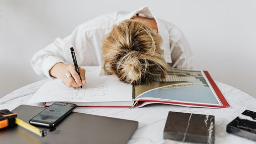 VIDEO Ce este ”quiet quitting” și cum ajung unii angajați în această situație. Specialist: Nemulțumirea față de locul de muncă duce ușor, ușor, către demisie și către acest fenomen