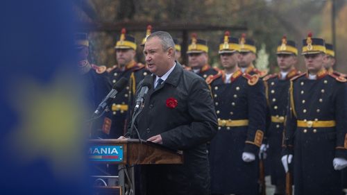 Premierul Ciucă: Prin nivelul competenţelor profesionale, dăruire şi nu în ultimul rând prin patriotism, militarii Forţelor Terestre şi angajaţii civili deopotrivă contribuie substanţial la capacitatea defensivă a României şi ne reprezintă cu cinste în misiunile comune cu partenerii strategici internaţionali