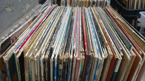 Interesul generației Z pentru obiectele decorative de colecție stimulează vânzările de viniluri